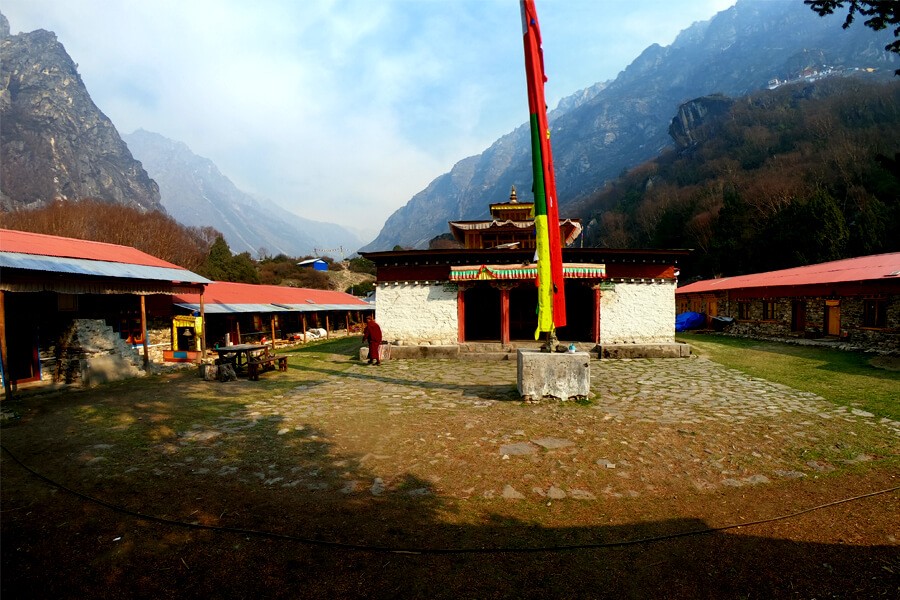 Lapchi kang trek